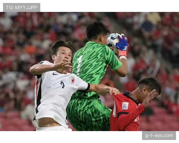 惊险逆转！足球赛场上演绝妙进球引爆全场