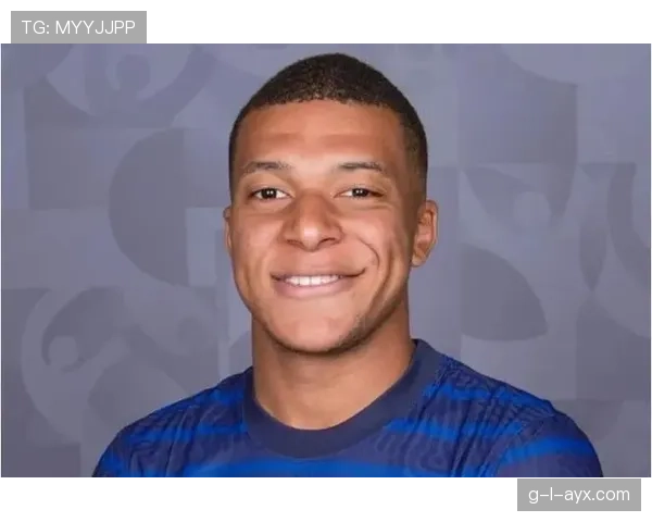 奥雷利安·楚阿梅尼:2022世界杯主力后腰的中场屏障作用解析 奥雷利安·楚阿梅尼:2022世界杯主力后腰的中场屏障作用解析