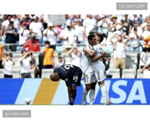 库尔图瓦:身高优势如何极致体现于覆盖范围与扑救极限 库尔图瓦:身高优势如何极致体现于覆盖范围与扑救极限