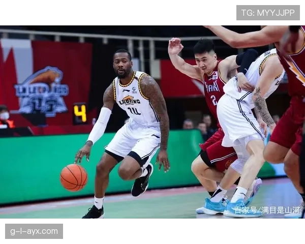 斯科拉无球跑动牵制防线，改变对手内线防守结构