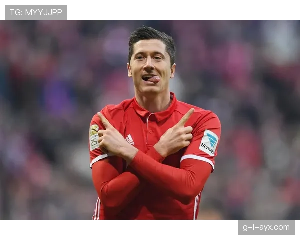 莱万训练完回家还要给老婆交工资卡？